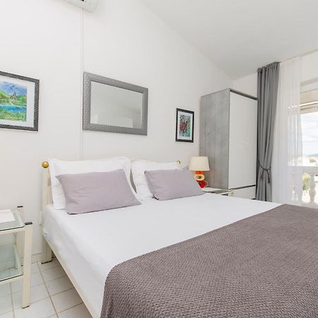 Apartments And Rooms On The Beach Vodice Buitenkant foto