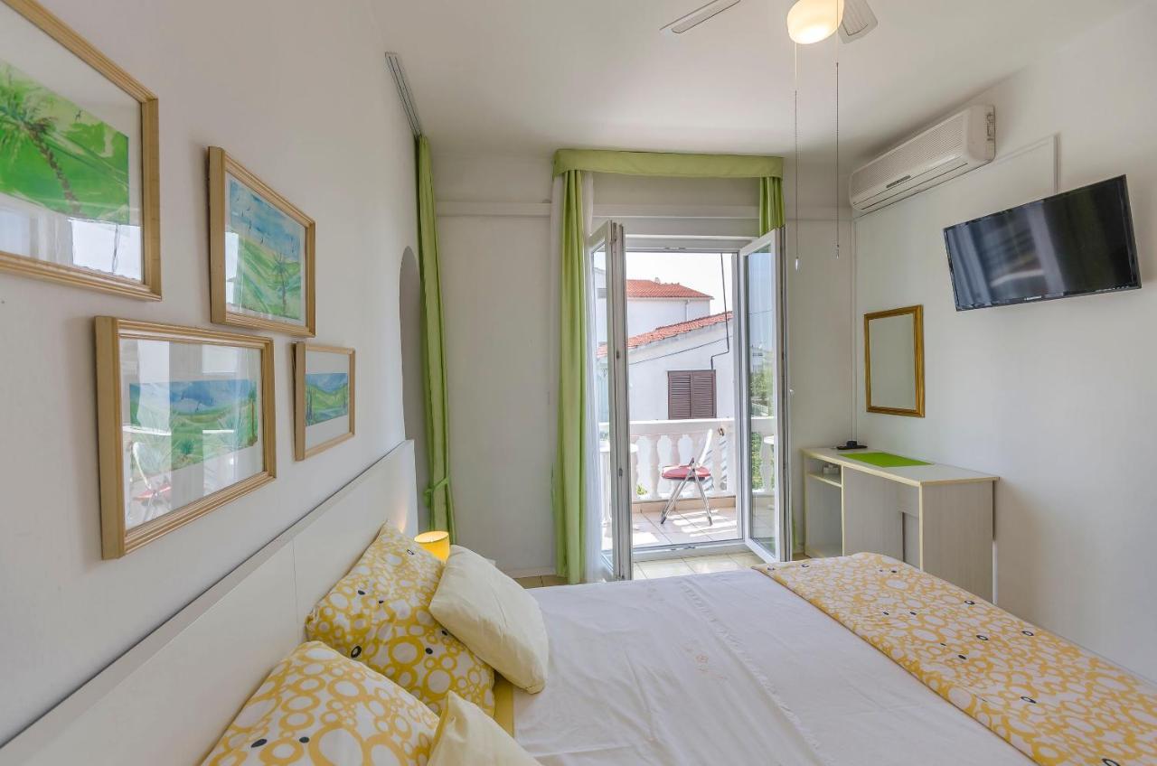Apartments And Rooms On The Beach Vodice Buitenkant foto