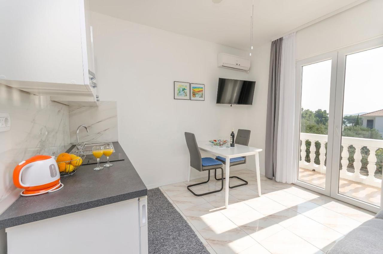 Apartments And Rooms On The Beach Vodice Buitenkant foto