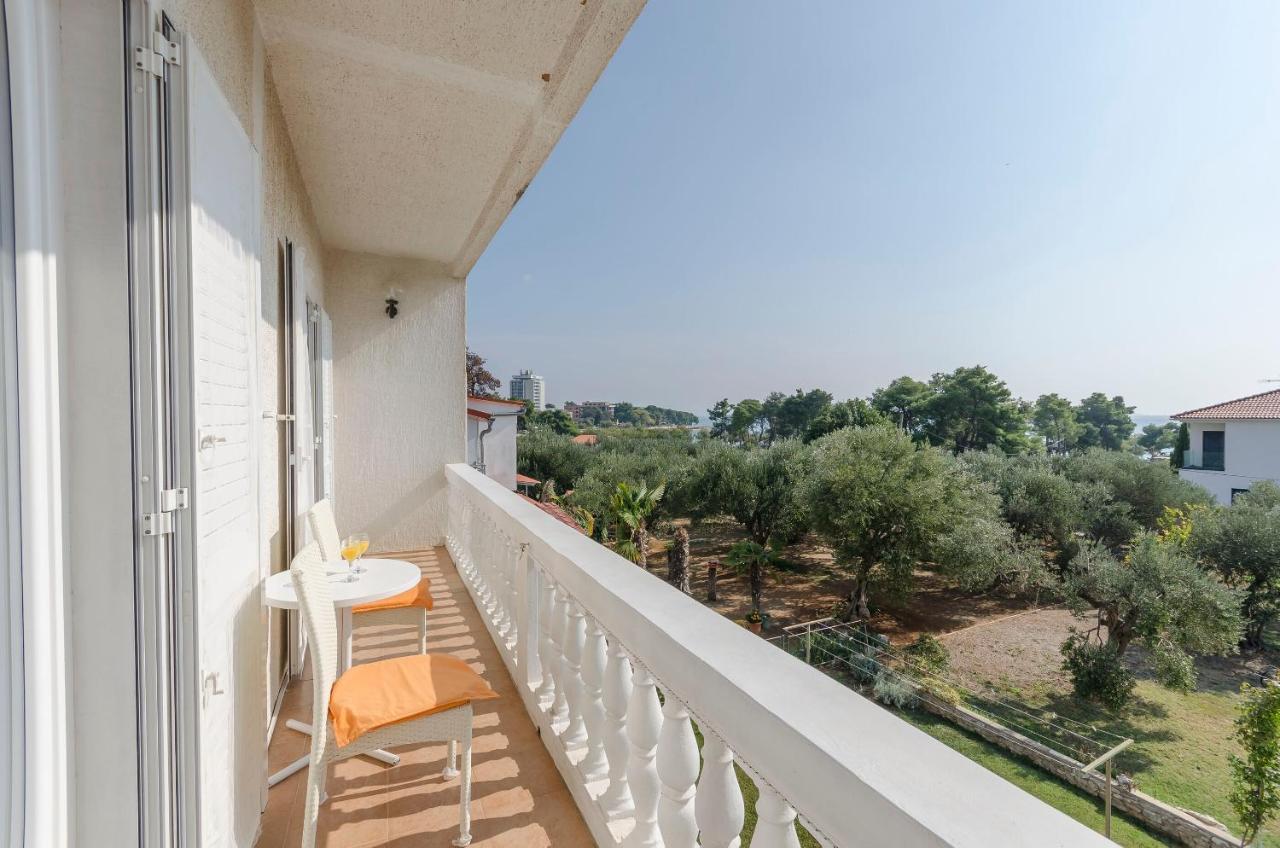 Apartments And Rooms On The Beach Vodice Buitenkant foto