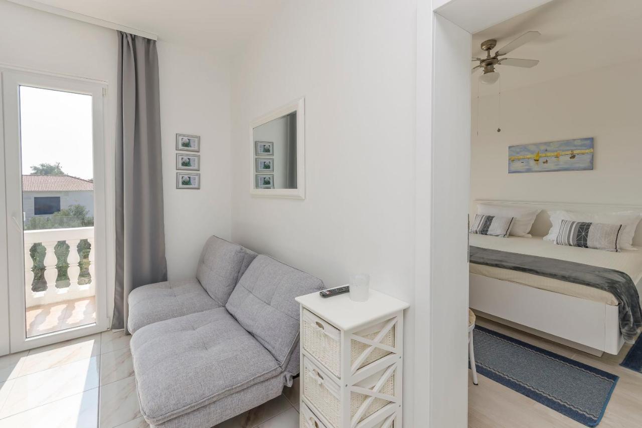 Apartments And Rooms On The Beach Vodice Buitenkant foto