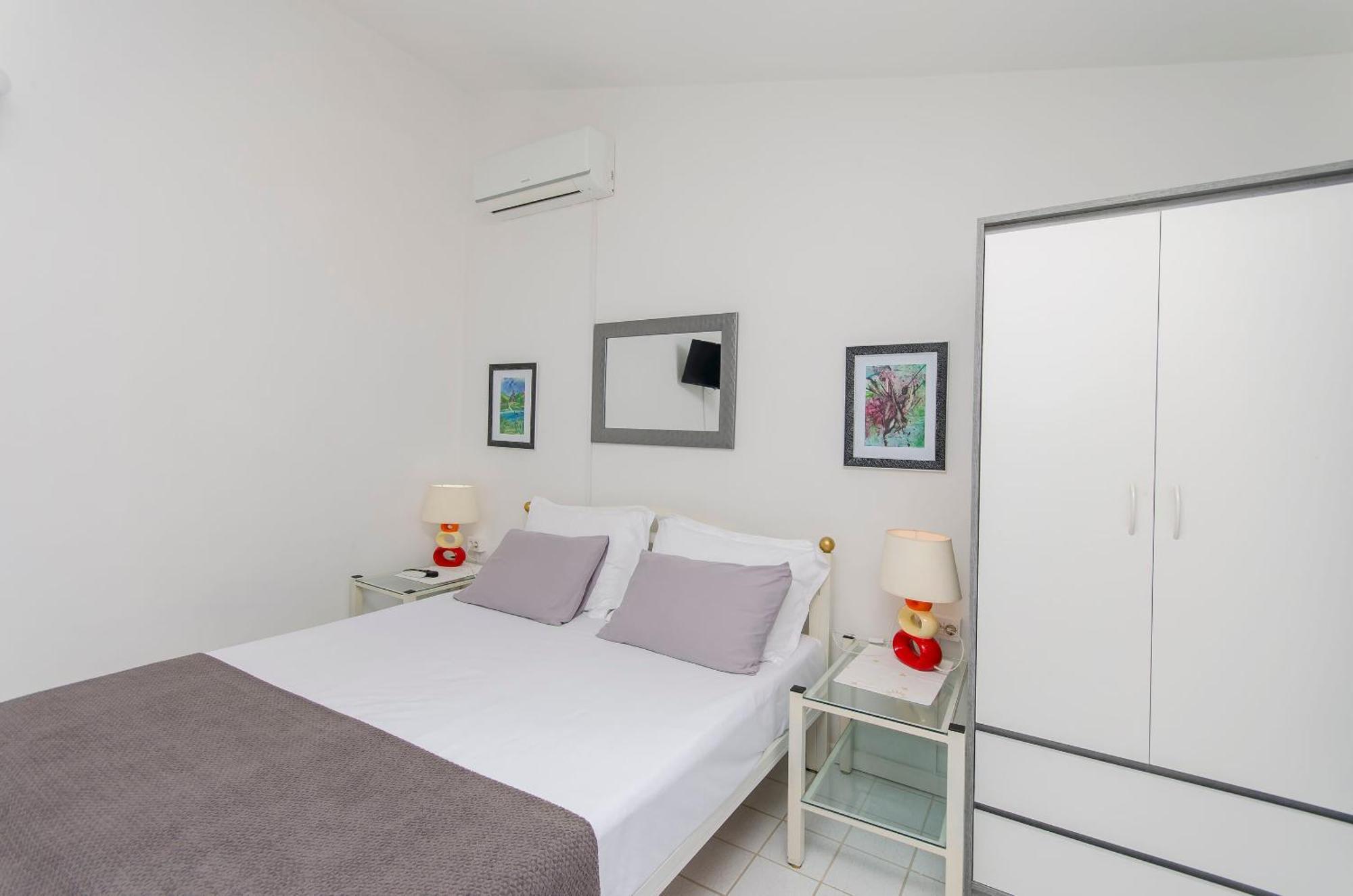Apartments And Rooms On The Beach Vodice Buitenkant foto